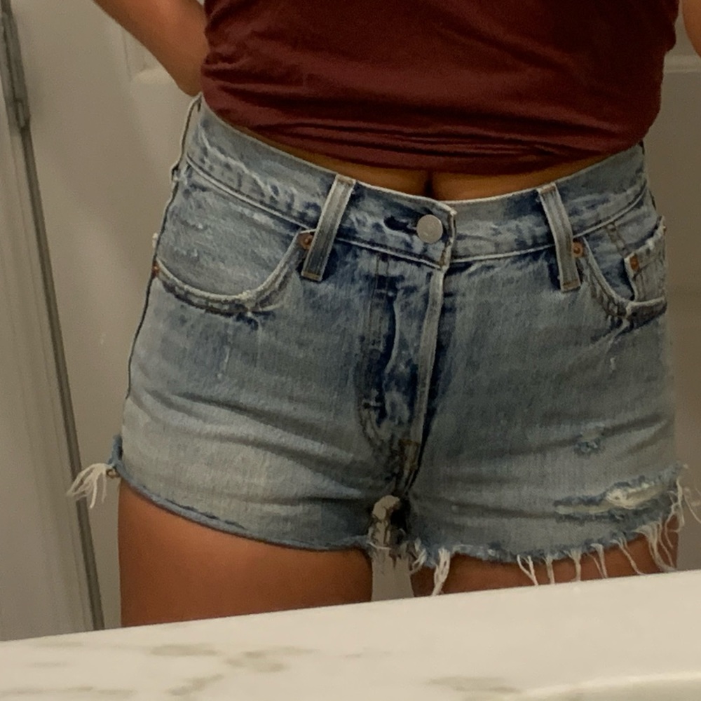 Levi’s Cropped Denim Shorts